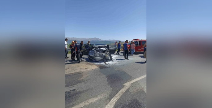 Adilcevaz Kaymakamı ve Şoförü Hafif Yaralı