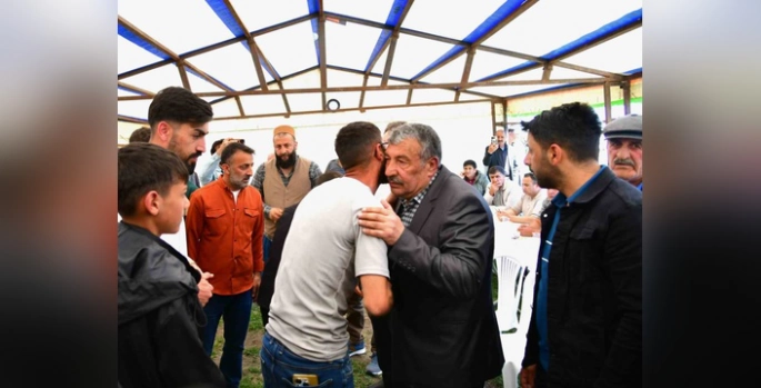 Ardahan'da Tarihi Barış: Felek ve Baranalp Aileleri Vali Çiçek'in Vesilesiyle Barıştı
