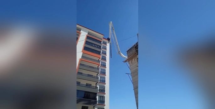 Elazığ'da İşçi, Beton Pompa Hortumunda Ölümcül Yüksekliğe Çıktı
