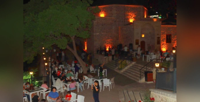 Harput'ta Kürsübaşı Dinletisi Yoğun İlgi Gördü: Elazığ Belediyesi'nin Yaz Etkinlikleri Başladı