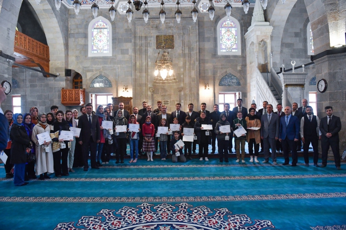 Resim, şiir ve kompozisyon yarışmalarının kazananları ödüllerini aldı