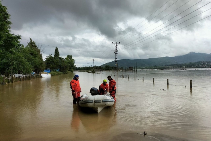 Sel sularında UMKE ve AFAD'dan nefes kesen kurtarma operasyonu