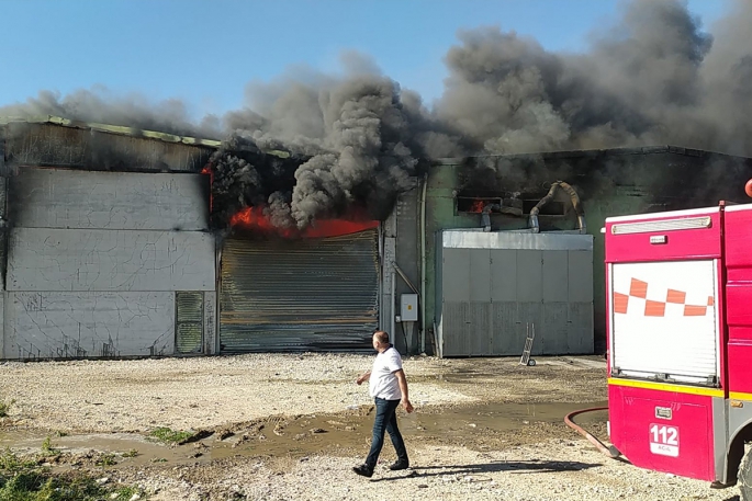 Uşak'ta tekstil fabrikasında korkutan yangın