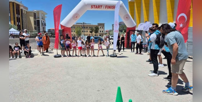 Van'da 138 sporcu Duatlon yarışmasında yarıştı