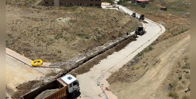 Yüksekova'da Doğalgaz Çalışmaları Hızla Devam Ediyor: 5 Mahalleye Ulaşım Hedefi