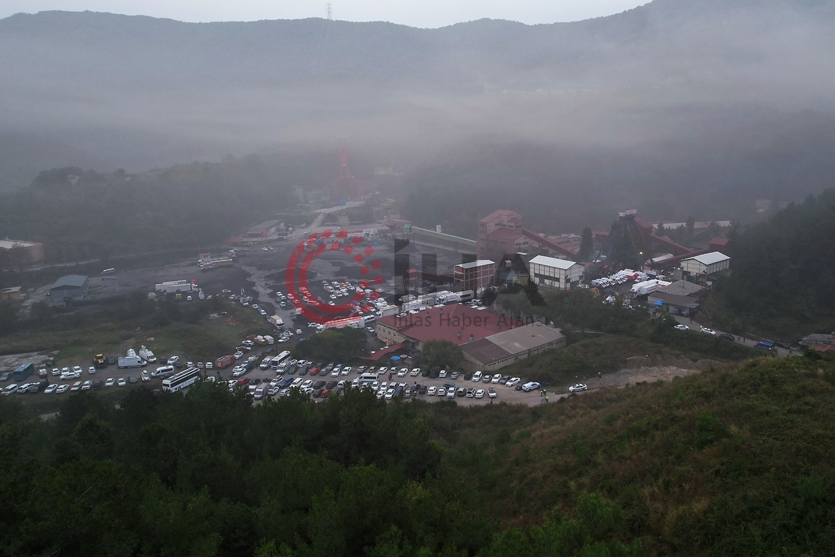28 kişinin hayatını kaybettiği maden ocağı günün ilk ışıklarıyla böyle görüntülendi