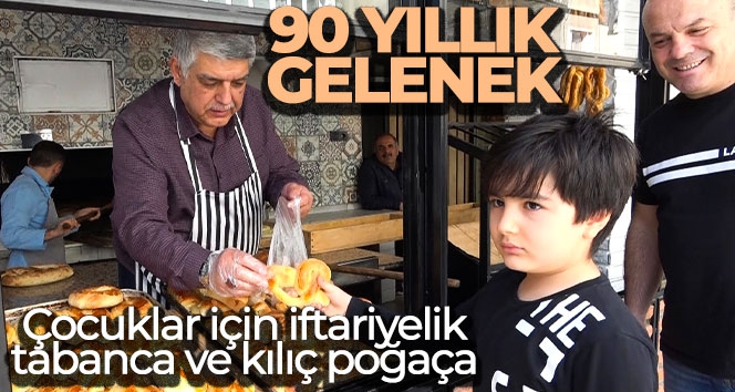 90 yıllık gelenek: Çocuklar için iftariyelik tabanca ve kılıç poğaça