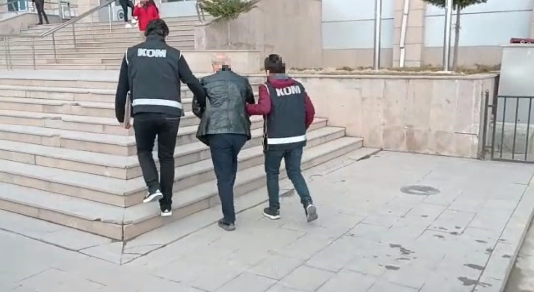 Adıyaman’da depremde sitesi yıkılan müteahhit İran’a kaçarken yakalandı