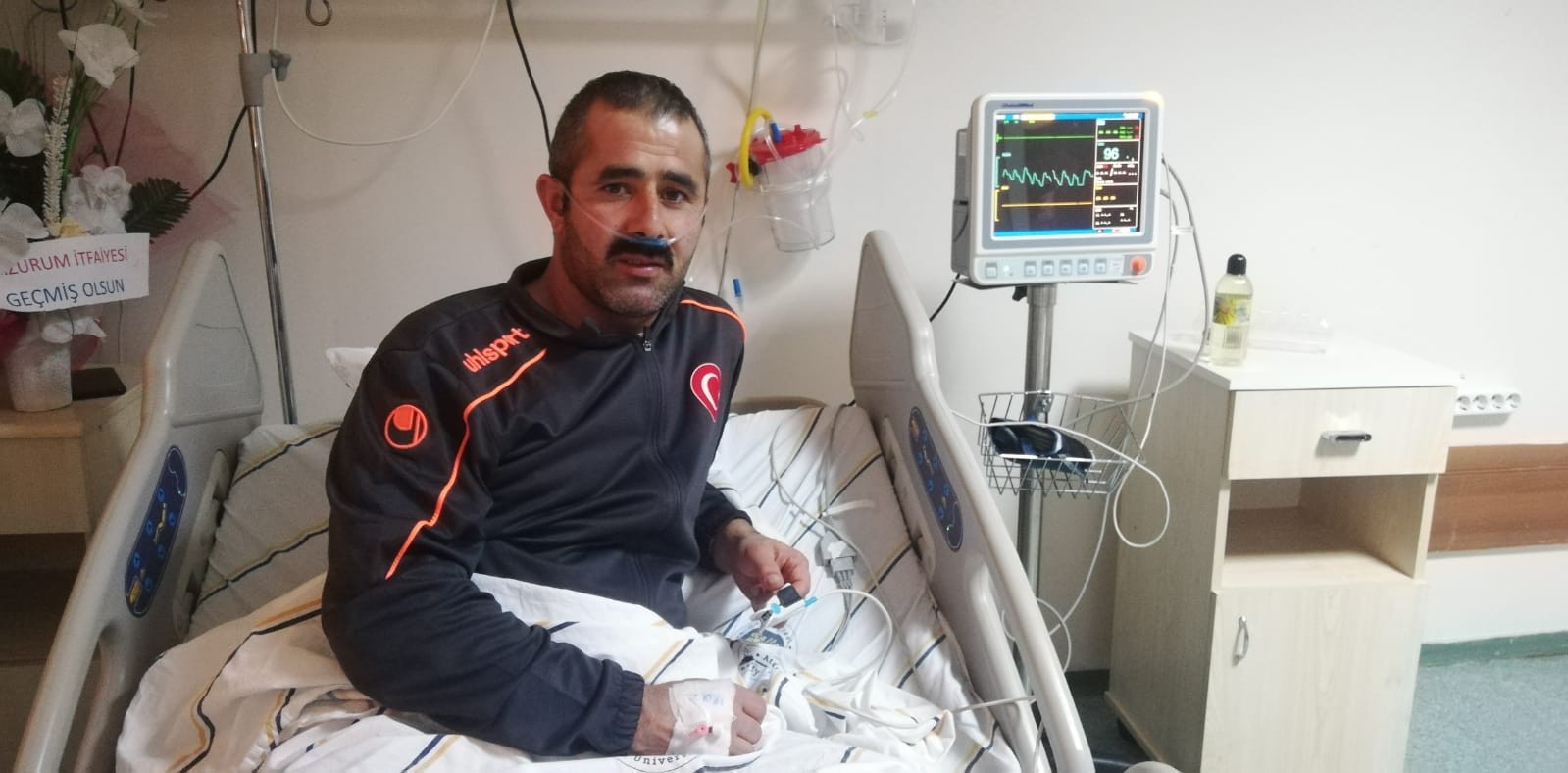 Afganlı çocukları yangından kurtarıp oksijen maskesini verdi, kalp krizi geçirdi