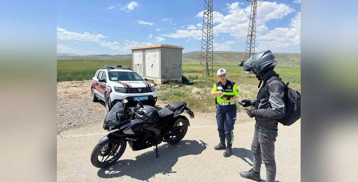 Ağrı'da Kapsamlı Trafik Denetimleri: 89 Sürücüye Ceza
