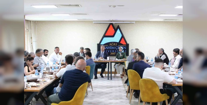 AİÇÜ rektörü Gülçin, basınla buluştu