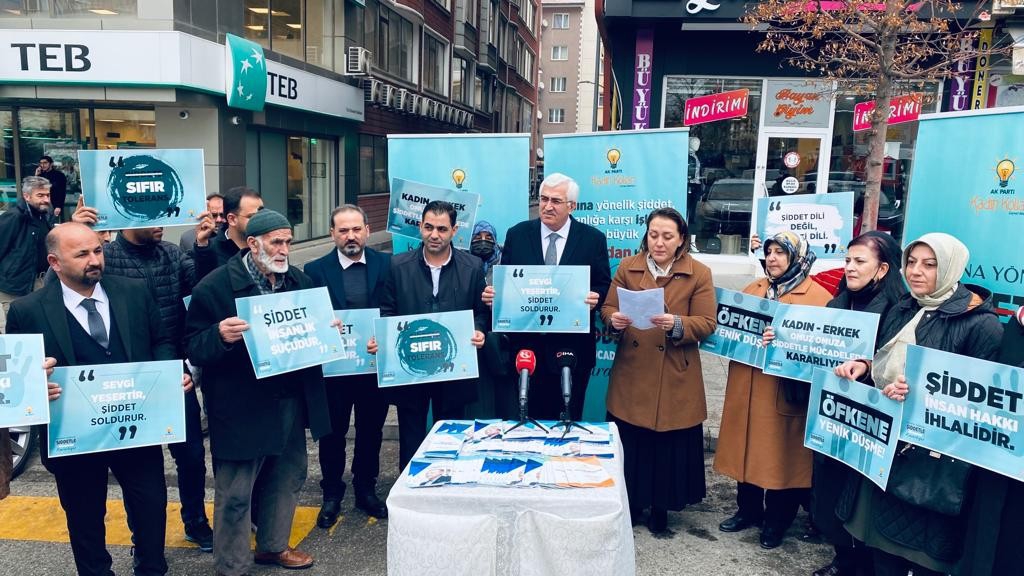 AK Parti Kadın Kollarından ‘Kadına Yönelik Şiddetle Mücadele Günü’ basın açıklaması