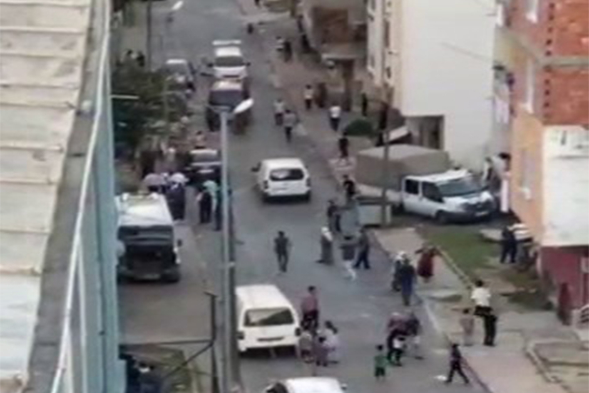 Arnavutköy'de iki aile arasındaki kavga sokağı savaş alanına çevirdi