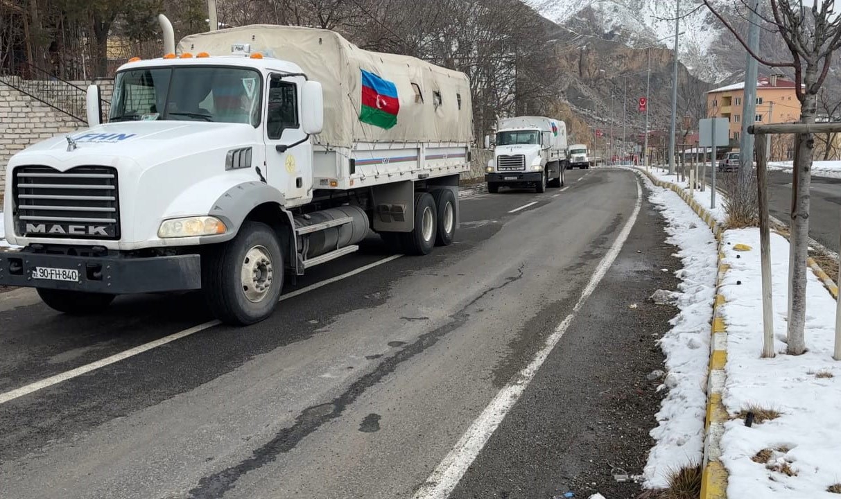 Azerbaycan’ın 14 araçlık insani yardım konvoyu deprem bölgesine gidiyor