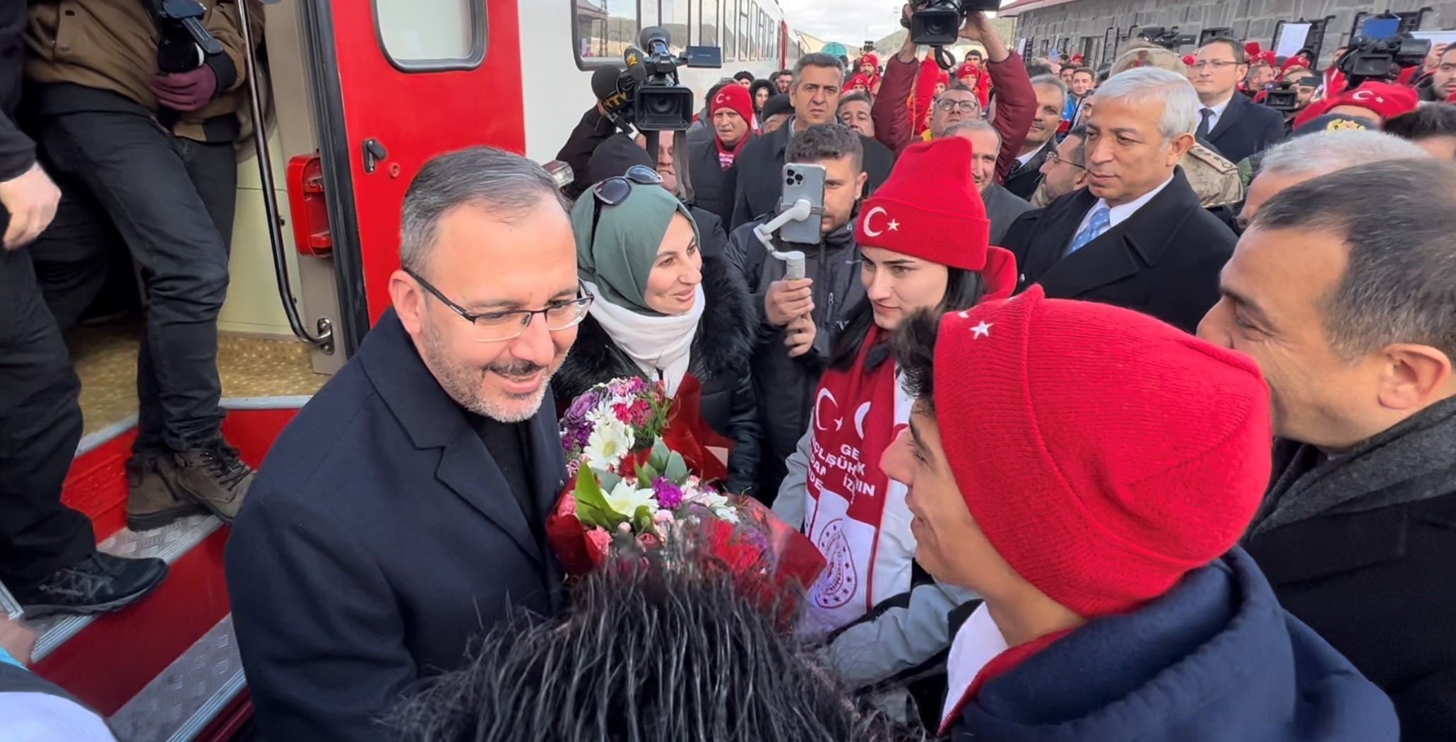 Bakan Kasapoğlu, şehitler diyarına Sarıkamış Ekspresi ile geldi