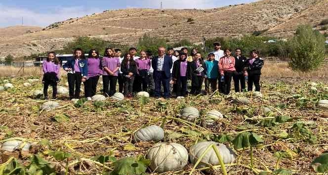 Bayburt'ta öğrencilere organik tarım ve ata tohumunun önemi anlatıldı