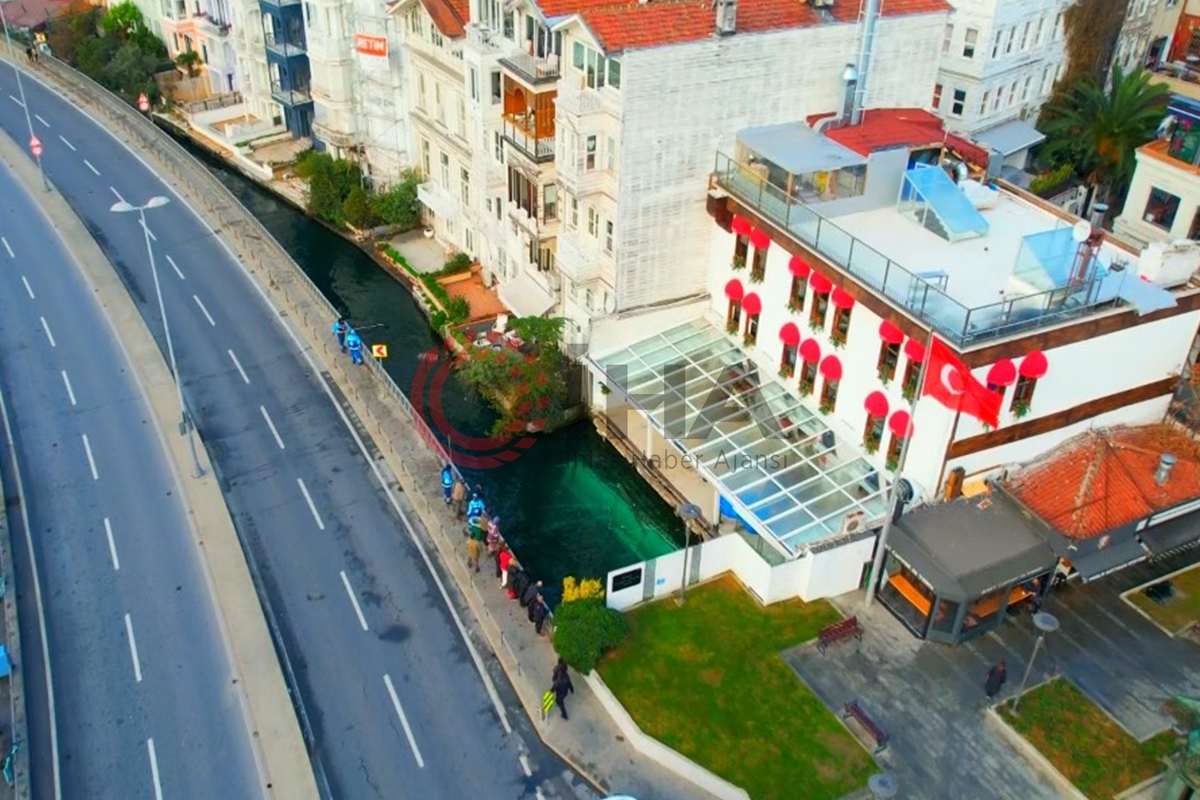 Beşiktaş'ta iskelesi çöken ve 25 kişinin denize düştüğü restoran havadan görüntülendi