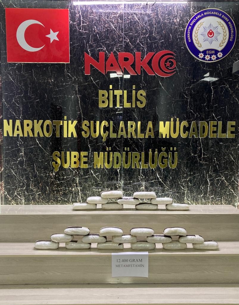 Bitlis’te durdurulan araçtan 12 kilo metamfetamin çıktı