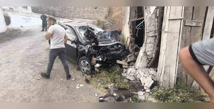 Bitlis'te korkunç kaza: 2 ölü, 2 yaralı