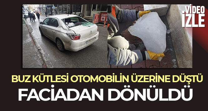 Çatıdan buz kütlesi otomobilin üzerine düştü, o anlar kameraya yansıdı