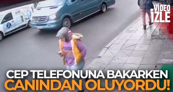 Cep telefonuna bakarken canından oluyordu