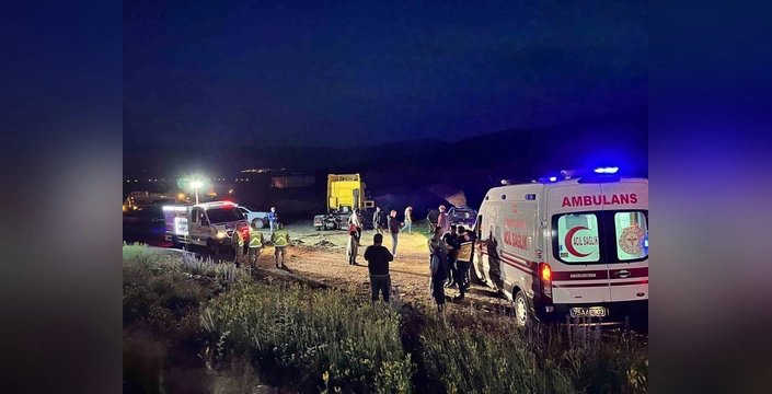 Çıldır'da korkunç kaza: 2 ölü, 1 yaralı
