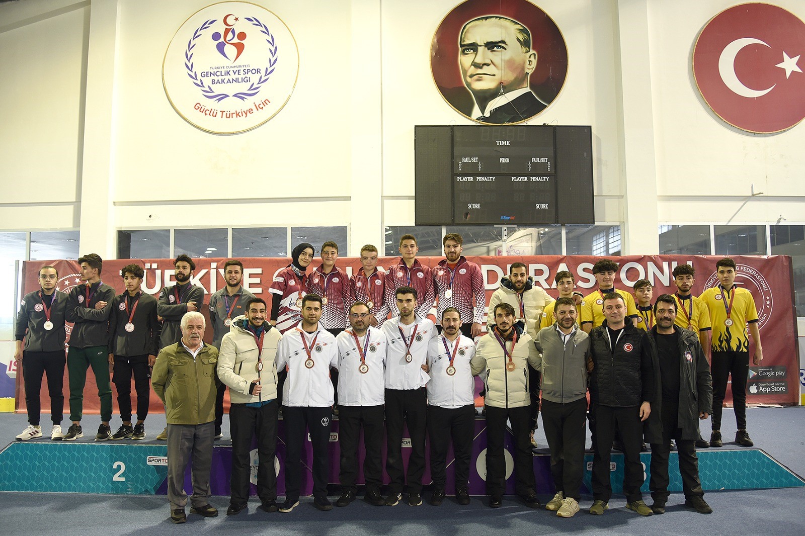 Curlingte heyecan sürüyor