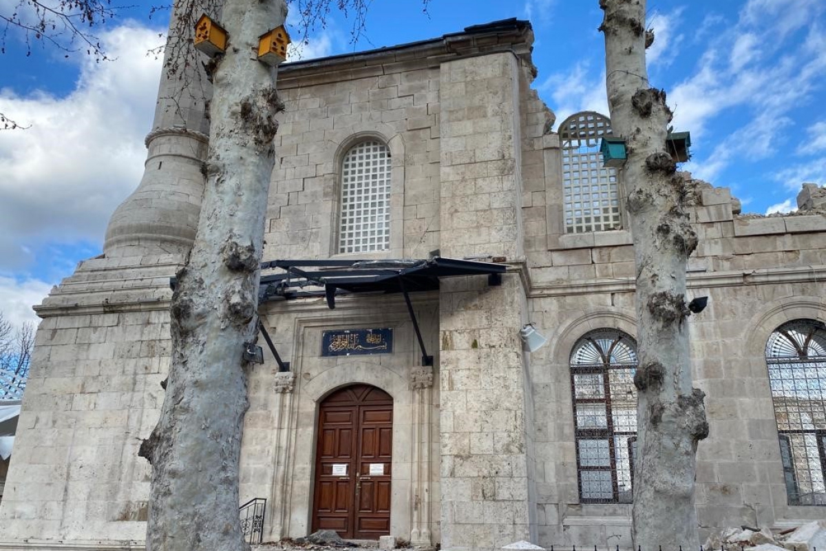 Depremde yıkılan asırlık Teze Cami restore edilecek