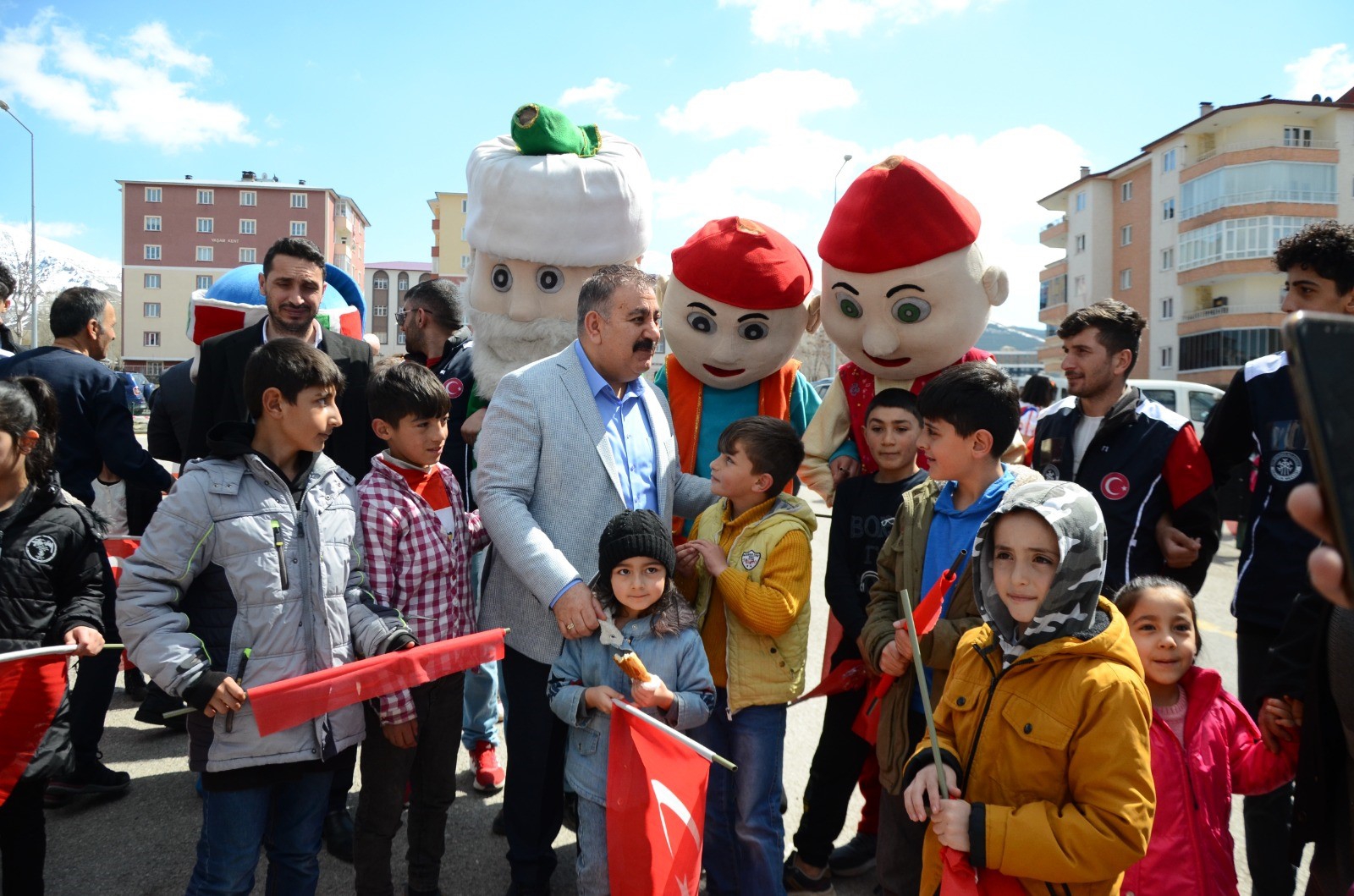 Depremzede Çocuklar Palandöken Çocuk Şenliğinde buluştu