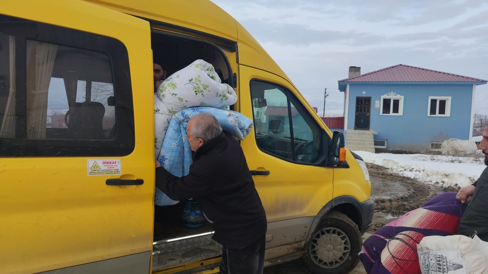 Depremzedeler için seferber oldular