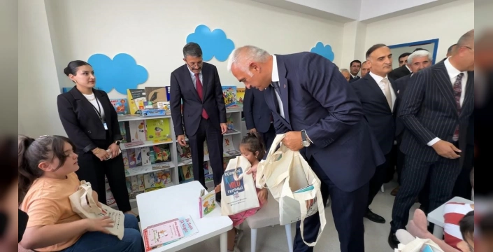 Bakan Ersoy, Esendere'de kütüphane açtı