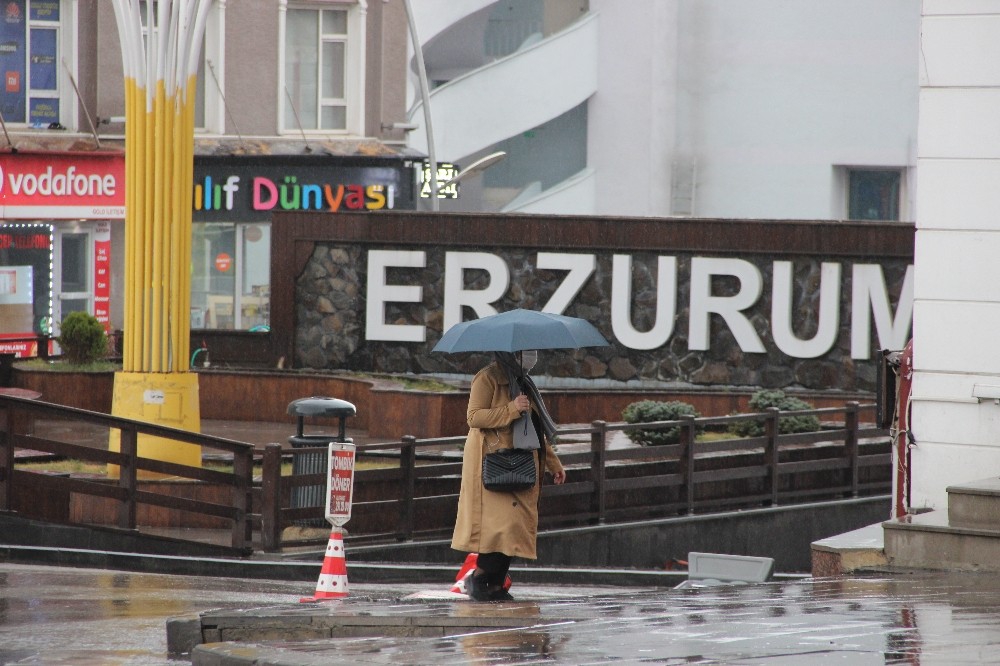 Erzurum’da ıslak günler 