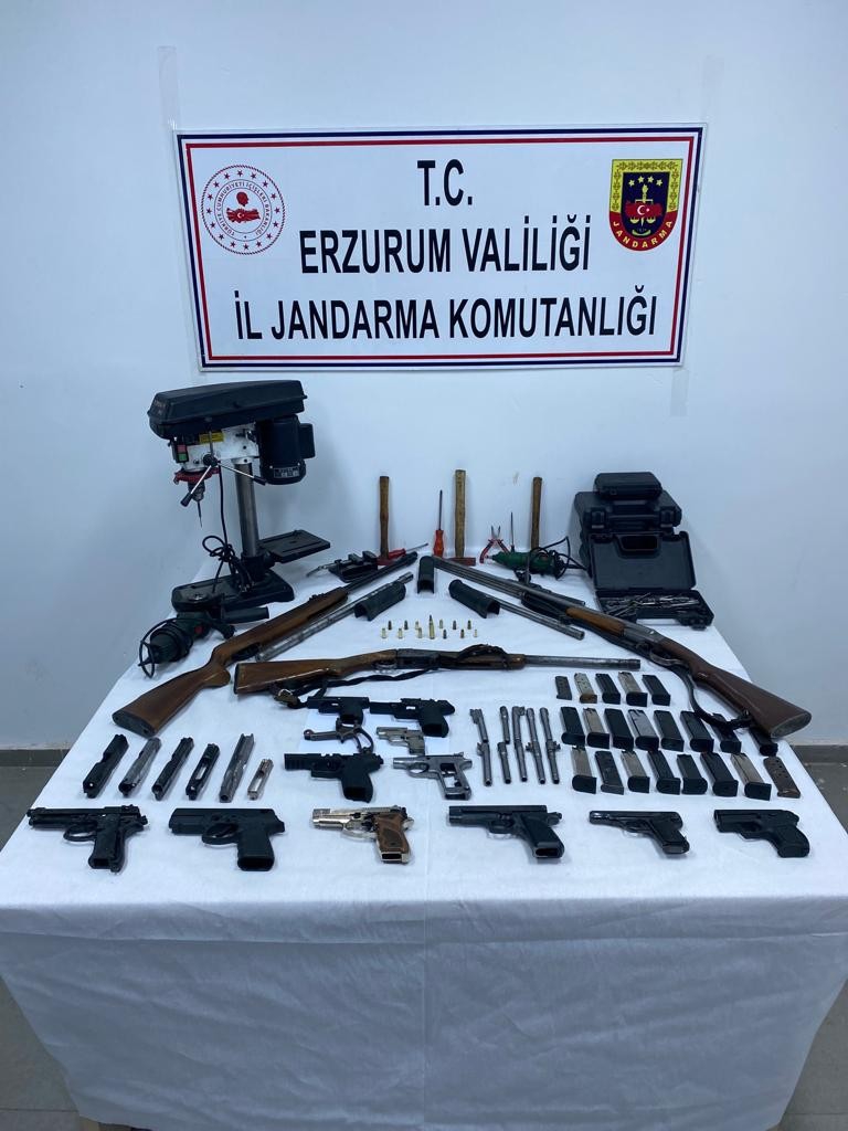 Erzurum’da kaçak silah ticareti operasyonu: 2 gözaltı