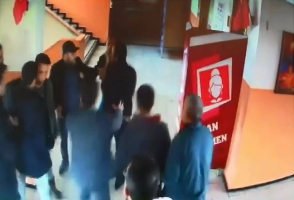 Erzurum’da okulda çıkan kavgada ağabeyden karşı iddia: “Müdür yardımcısı değil, biz darp edildik”