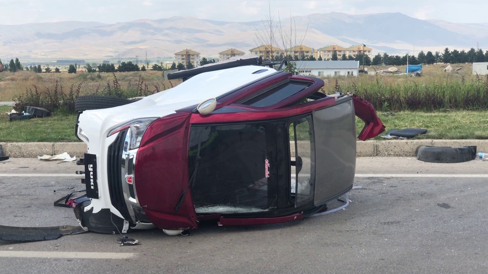 Erzurum'da otomobil takla attı