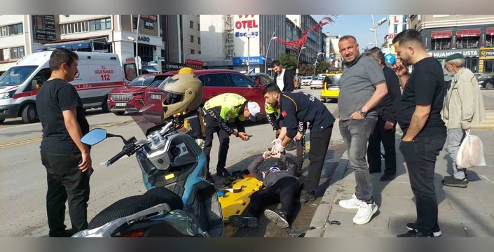Erzurum'da trafik kazası: Yaralı sürücü ambülansa kadar telefonuyla ilgilendi