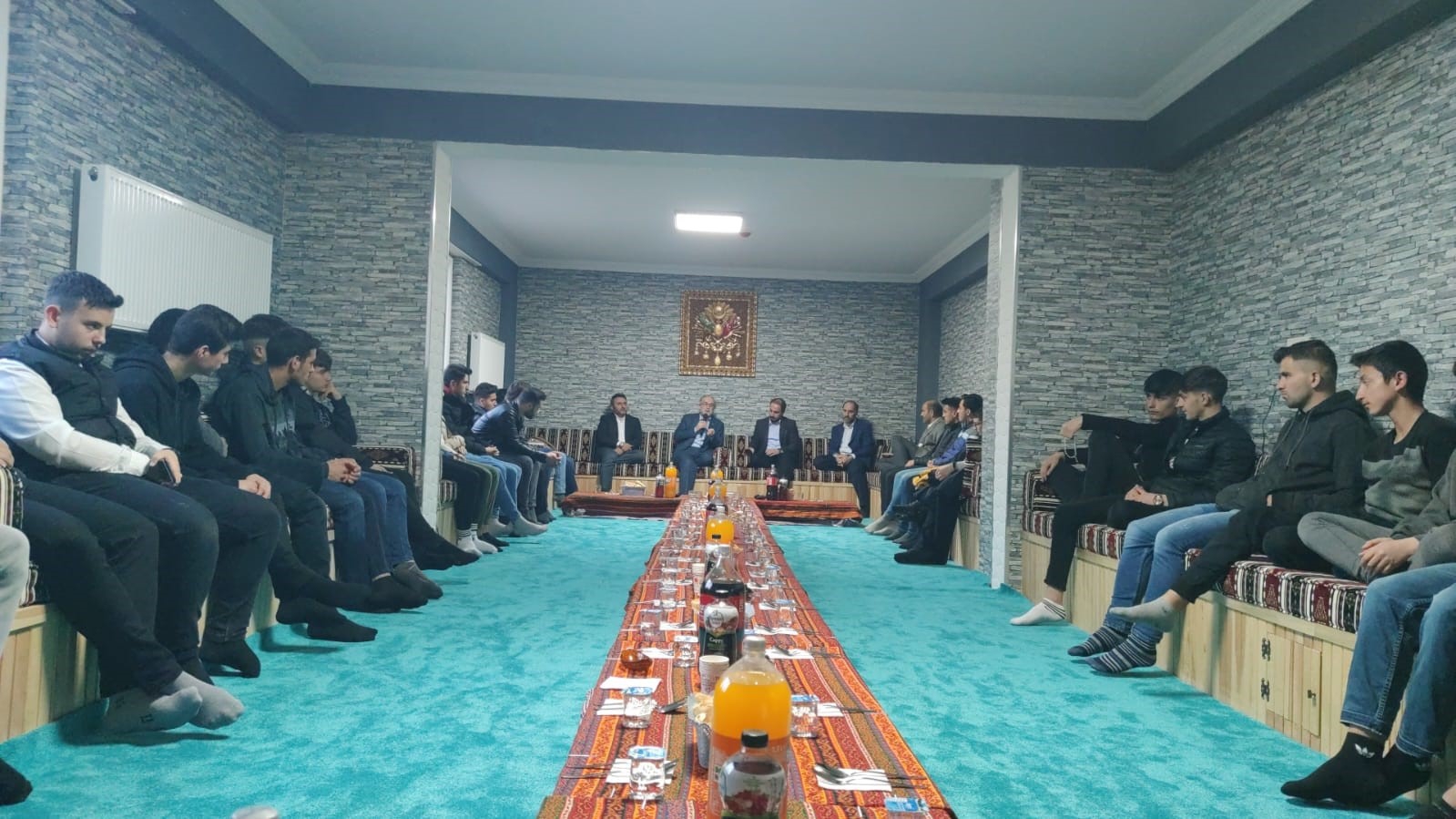 Erzurum İl Müftüsü Rüstem Can gençlerle iftar sofrasına buluştu