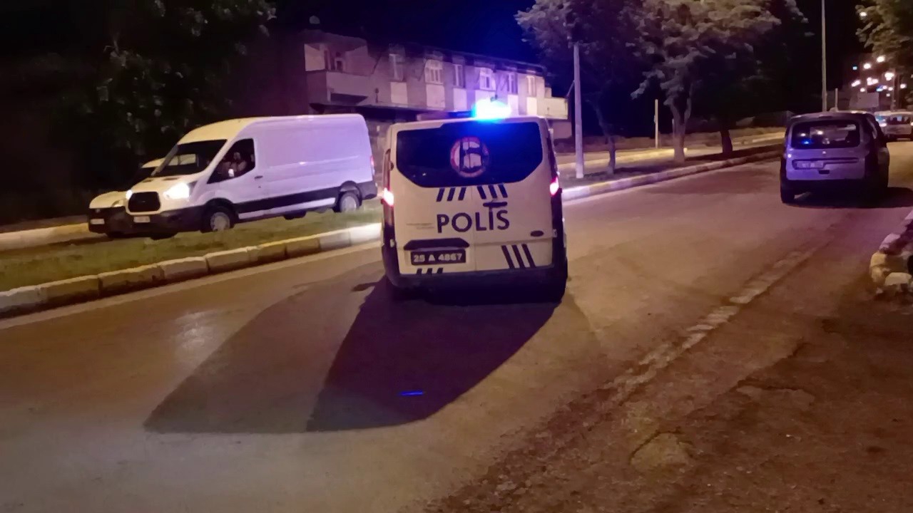 Erzurum polisinden uyuşturucu tacirlerine gece baskını: 7 gözaltı