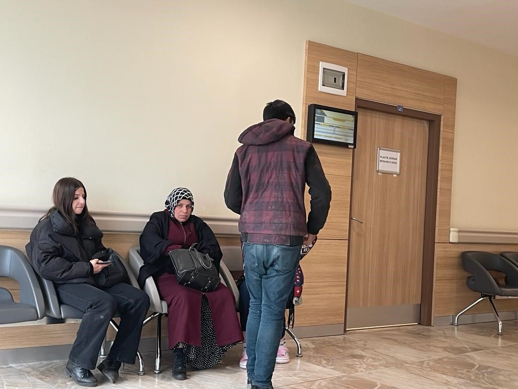 Erzurum şehir hastanesi dilencilerin uğrak yeri oldu