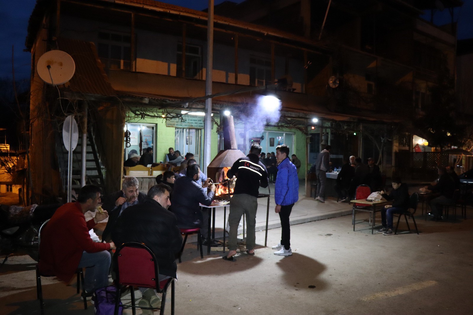 Erzurum’un tescilli lezzeti ‘cağ kebabı’ iftar sofralarının vazgeçilmezi oldu