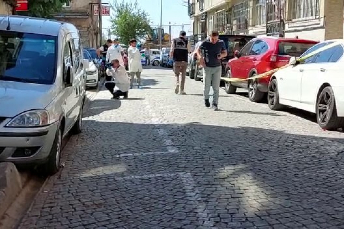 Fatih'te polise silahlı saldırı: 2 polis yaralandı