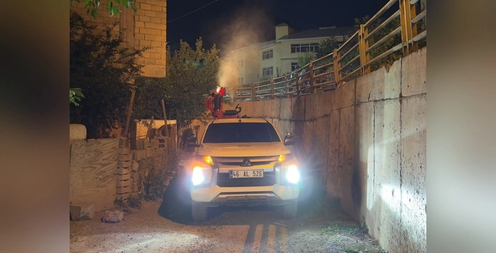 Hakkari'de sivrisineklerle mücadele sürüyor: 15 mahallede ilaçlama çalışmaları devam ediyor