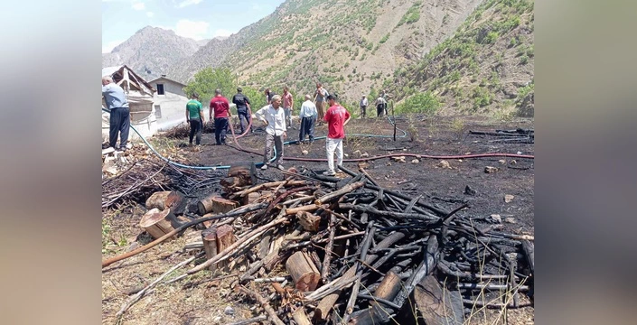 Hakkari'de yangın tehlikesi atlatıldı: Çimenli köyünde çıkan yangın söndürüldü