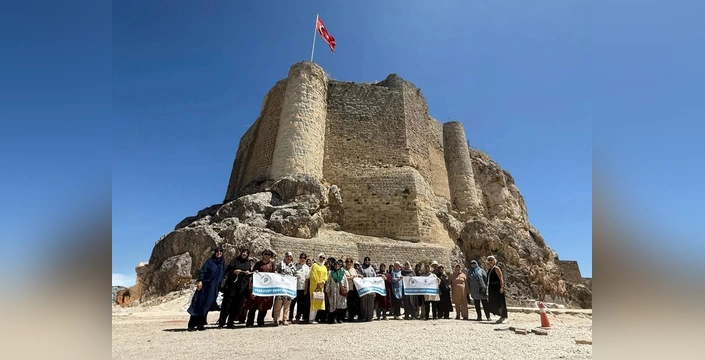 Harput'un tarihi ve kültürel mirasına kadınlar tarafından yapılan anlamlı gezi: Harput'un güzellikleri keşfedildi