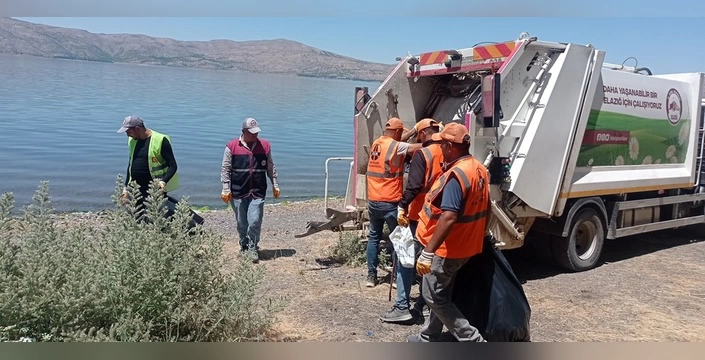 Hazar gölü temizlendi: 40 ton atık toplandı