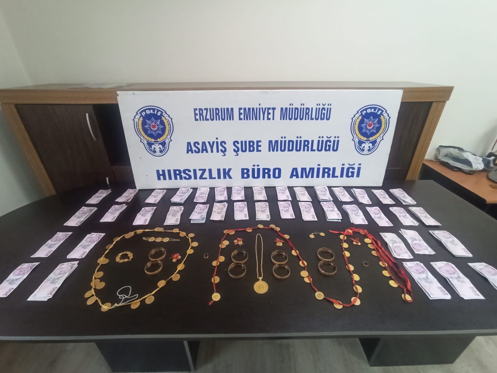 Hırsız, polis ekiplerinin titiz çalışması sonucu kıskıvrak yakalandı