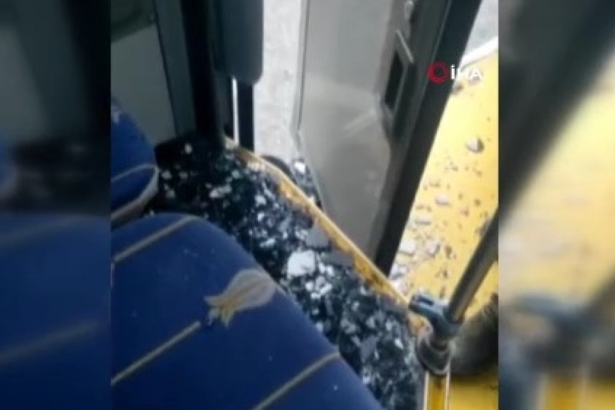 İETT otobüsünün camı kasiste patladı, şoför yolcuları azarladı