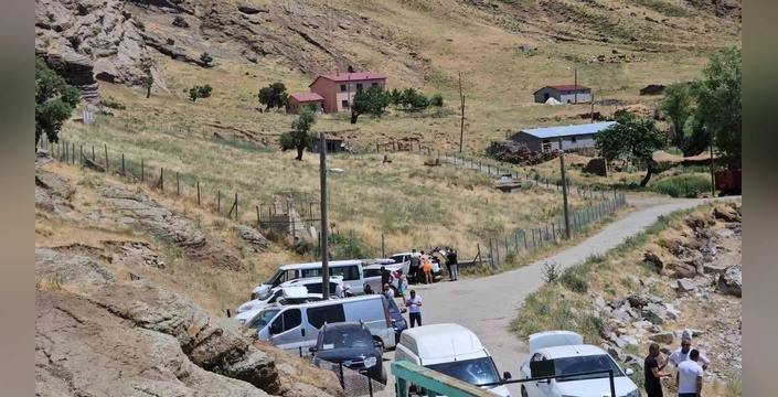 İncekaya Mağaraları ve Bapir-i Kal Türbesi: Tarih ve Doğa Bir Arada