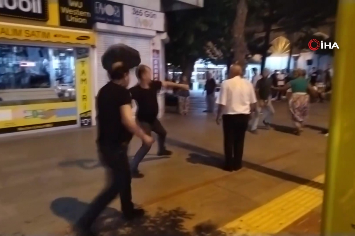 Isparta'da yelken bidonlu kavga kamerada