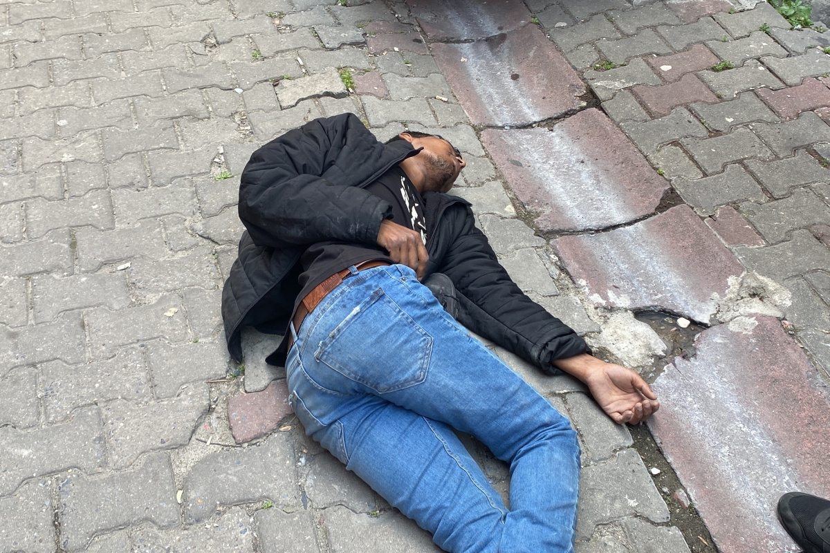İstanbul'da akılalmaz olay: Hırsız kaçtığı çatıdan çocuğun üstüne düştü